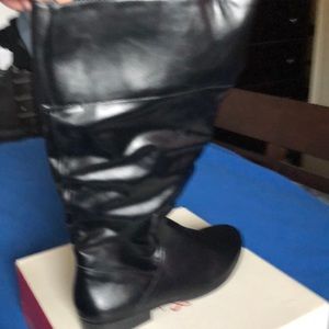 New Women’s Boots Size 81/2
